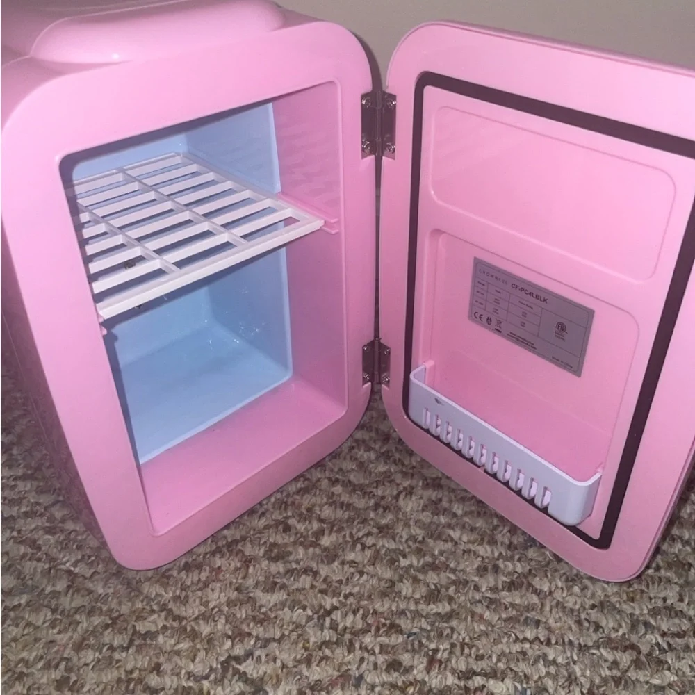 Pink Mini fridge - Picture 3 of 6